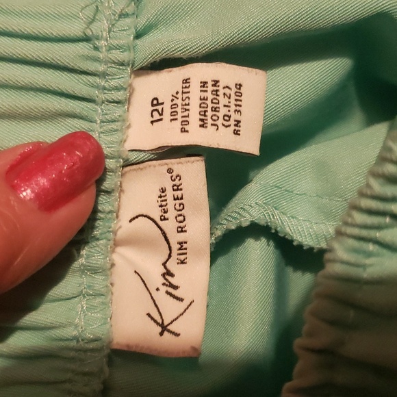 Kim Roger's Lady's Petite Capri Pants In the Color of Mint Green - Picture 6 of 7